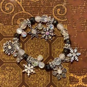 NEW! SNOWFLAKE BEADED BRACELET Adjustable White Silver Black